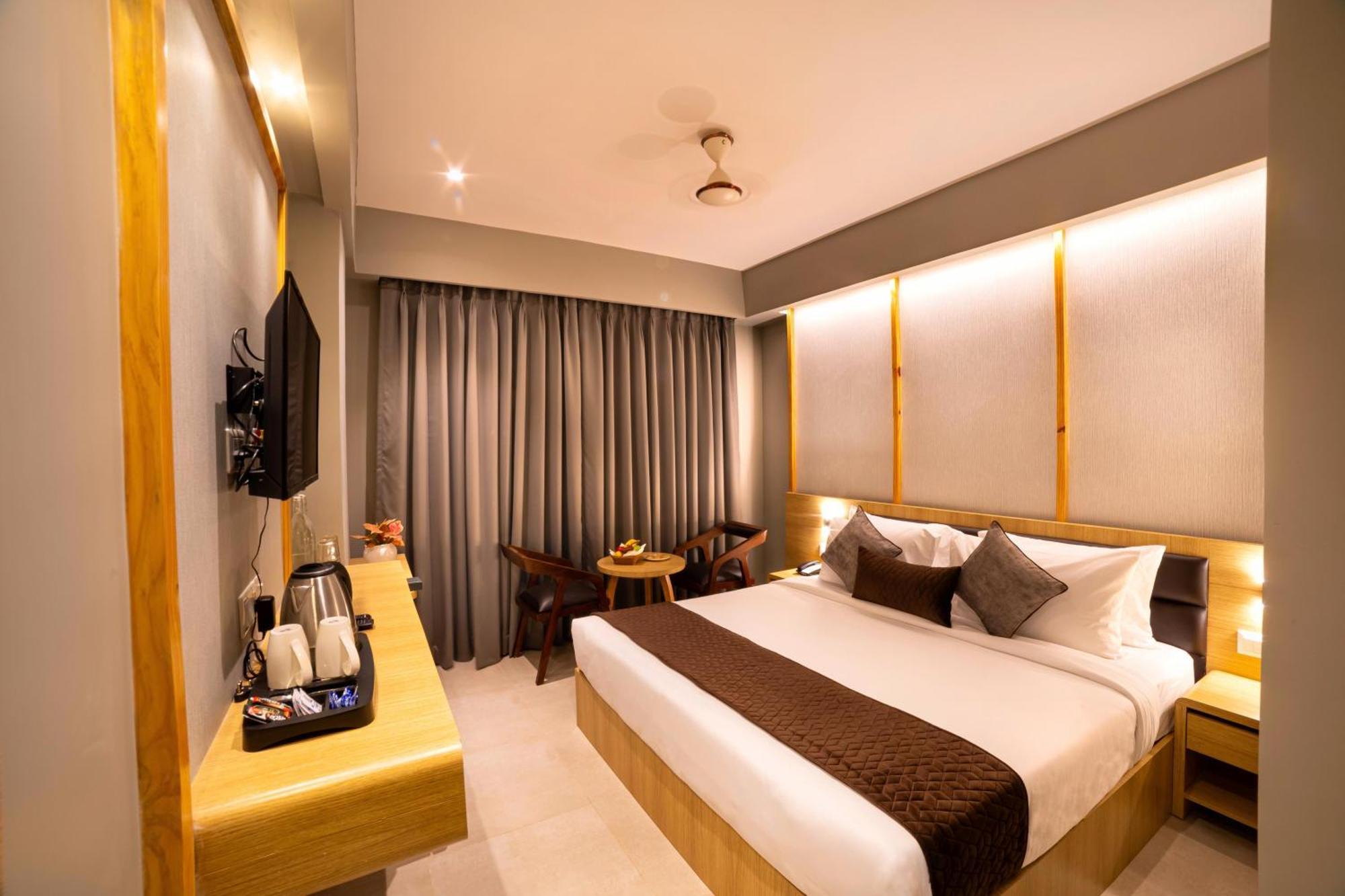 Northin Hotel Kolkata Bagian luar foto