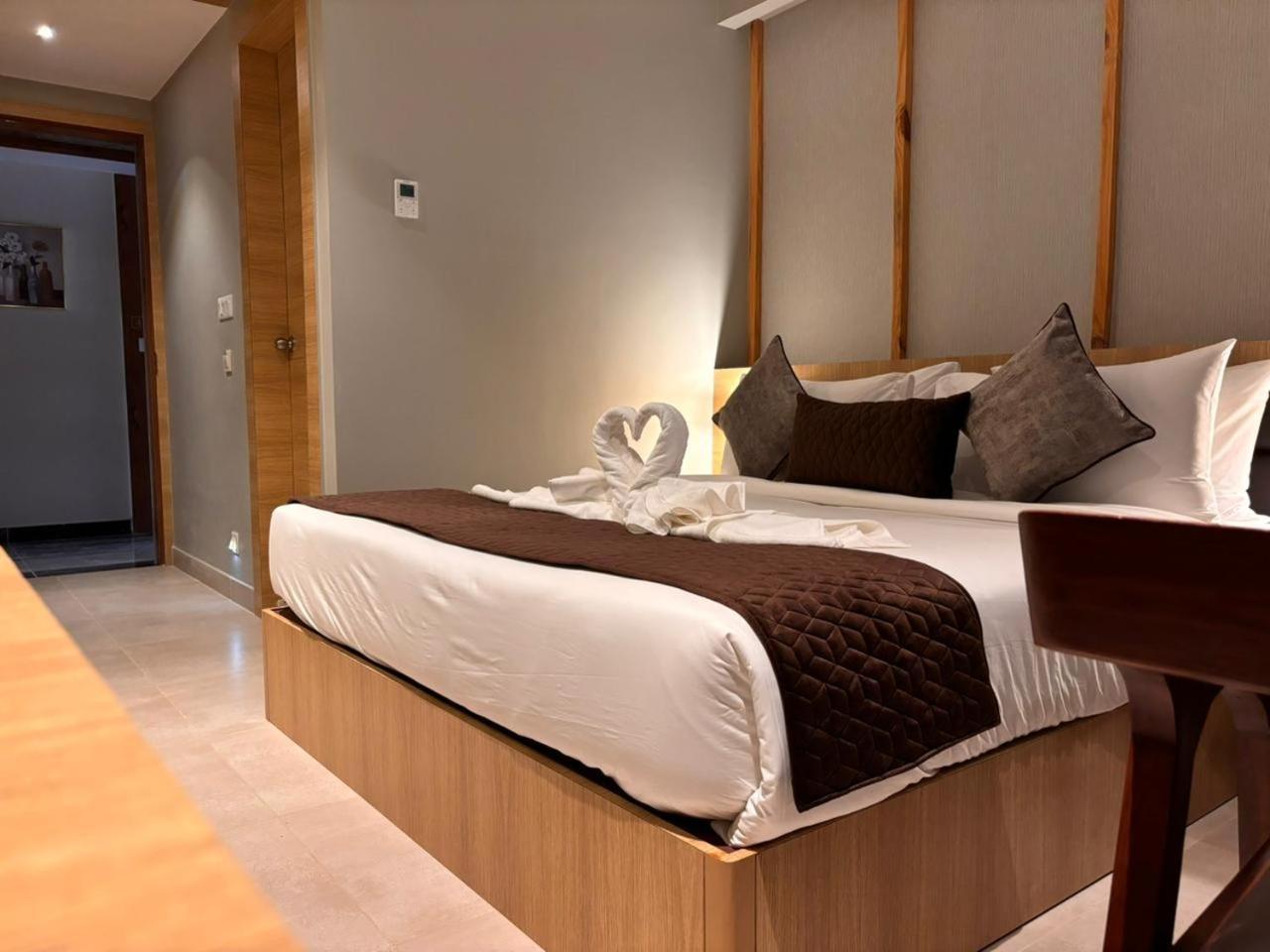 Northin Hotel Kolkata Bagian luar foto