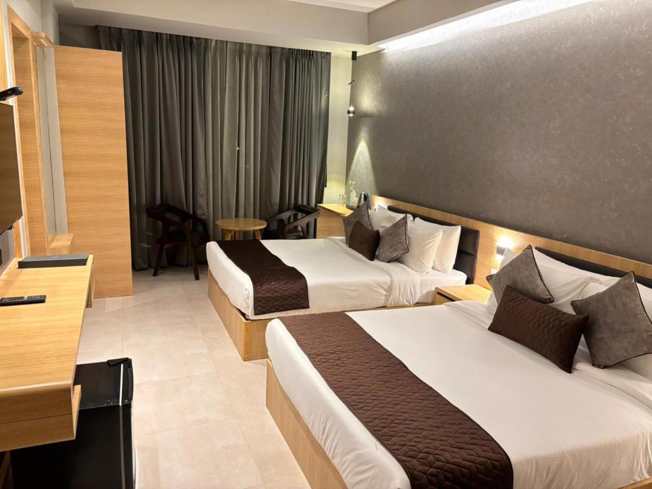 Northin Hotel Kolkata Bagian luar foto