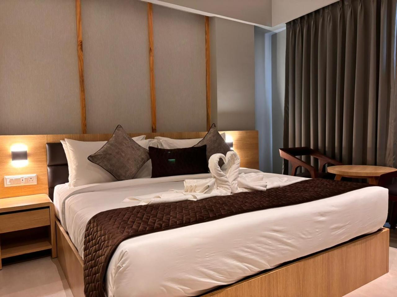 Northin Hotel Kolkata Bagian luar foto