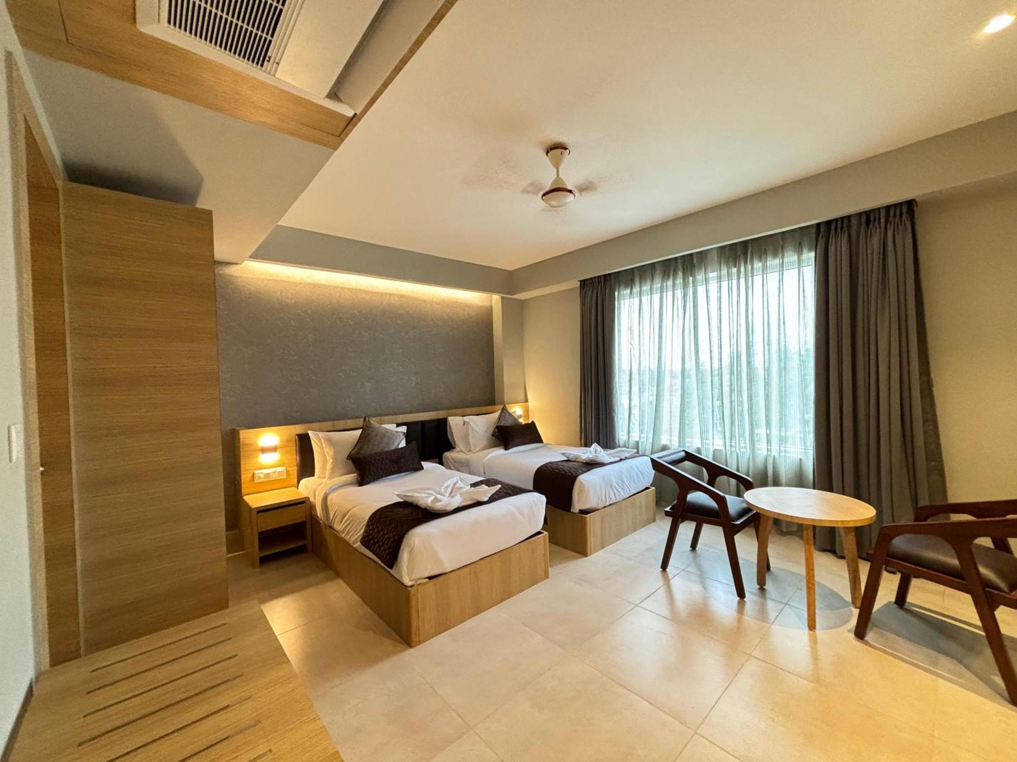 Northin Hotel Kolkata Bagian luar foto